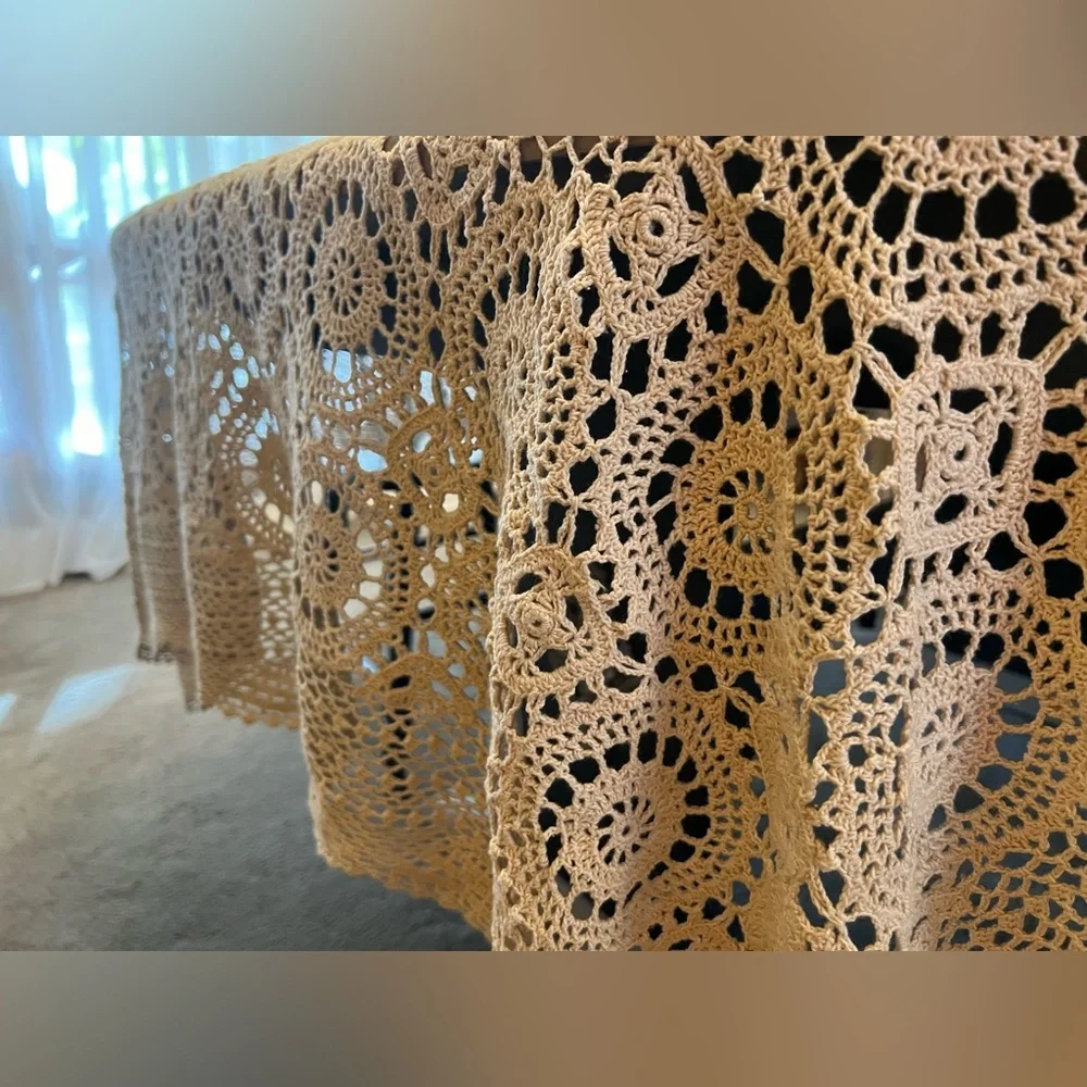 Vintage Hand Crocheted Tablecloth Off White‎ 68